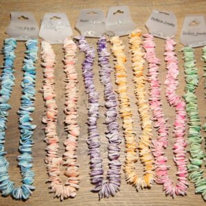 Ogrlice od veće rezanih školjki, raznih boja (SET 12 kom.)