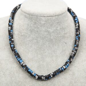 Ogrlica s plavo-crnim drvenim perlicama