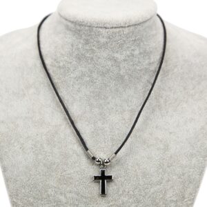 Ogrlica s križem na crnoj gumi