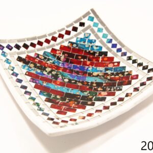 Bijela keramička zdjela s dijagonalnim crveno-plavim stakalcima i rombovima, veća