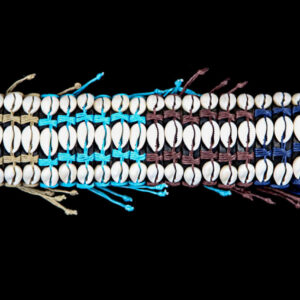 Kožne narukvice s tri natural kauri školjkice (SET 35 kom.)