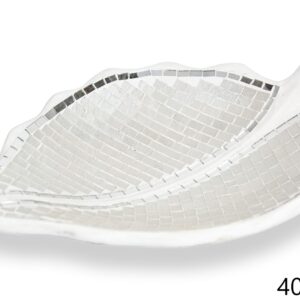 Bijela zdjela list s bijelim stakalcima