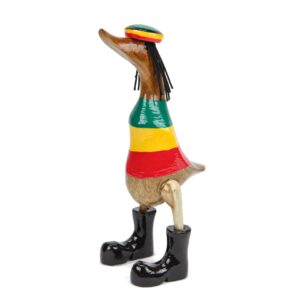 Drvena patka rastafarijanac s dreadlocksima i čizmama