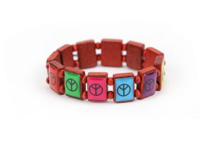 Drvene narukvice sa šarenim znakom PEACE (SET 12 kom.)