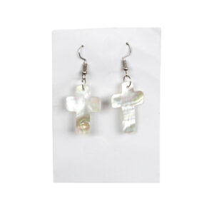 Sedefne naušnice od školjke, u obliku križa