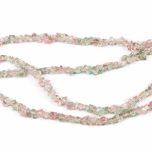 Manji prozirni zeleno-rozi kamenčići raznih oblika