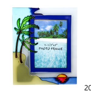 Stakleni okvir s palmama i plažom