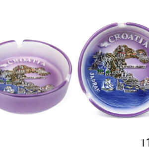 Keramičke ljubičaste pepeljare s reljefnim prikazom Hrvatske (SET 4 kom.)