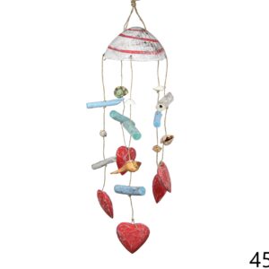 Visilica na kokosovoj kapici sa crvenim srcima