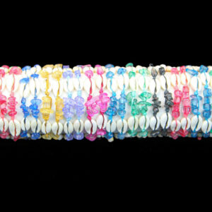 Narukvice s kauri školjkama i kamenčićima, razne boje (SET 50 kom.)