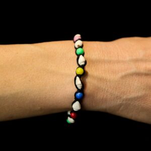 Narukvice s bijelim Nassa školjkicama i kuglicama raznih boja (SET 20 kom.)