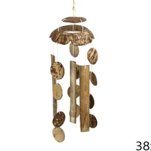 Visilica na kokosovom orahu s ukrasima od bambusa