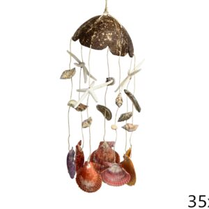 Visilica na kokosovoj kapici sa školjkama i bijelim zvijezdama