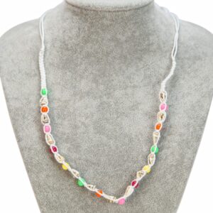 Ogrlice sa crnim Nassa školjkicama i kuglicama raznih boja (SET 20 kom.)