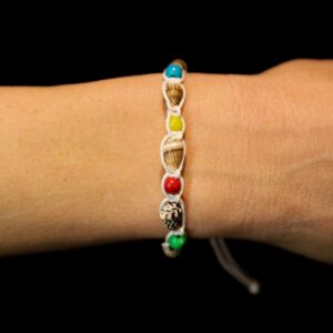 Narukvice sa crnim Nassa školjkicama i kuglicama raznih boja (SET 20 kom.)