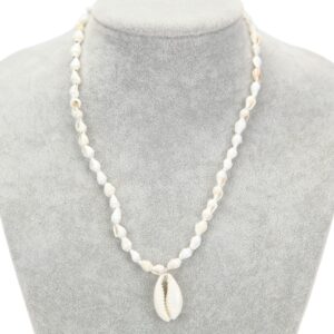 Ogrlice od bijele Nassa školjke i privjeskom kauri školjkom (SET 12 kom.)