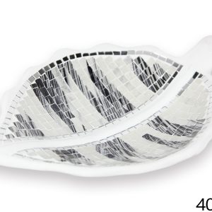 Bijela keramička zdjela list s bijelo-crnim stakalcima