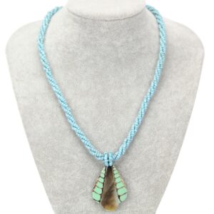 Ogrlica od tirkiznih perlica s privjeskom od zelene školjke