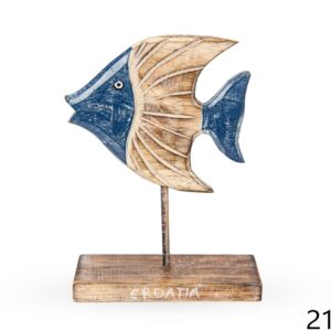 Natural-plava drvena riba na postolju, Croatia