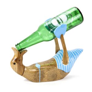 Drvena ležeća patka s plavim kupaćim, držač za bocu, manja