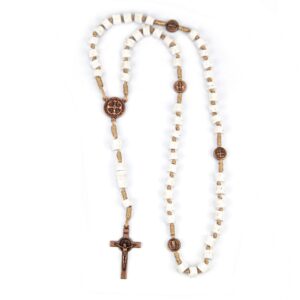 Krunica konop, bijeli valjkasti kamen i medaljice