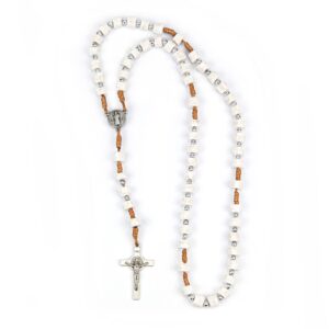 Krunica konop, bijeli valjkasti kamen i srebrne kuglice