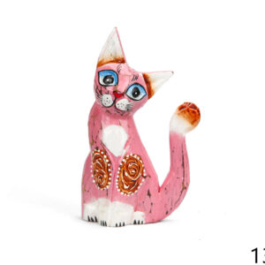 Drvena mačka s ukrasima i dugim repom