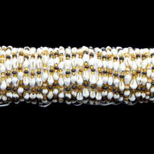 Narukvice s bijelim Nassa školjkicama i zlatnim perlicama (SET 70 kom.)