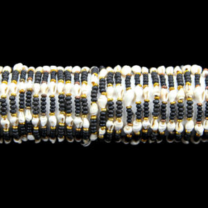 Narukvice s bijelim Nassa školjkicama i crnim perlicama (SET 65 kom.)