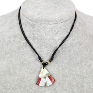 Ogrlice na konopu s trokutastom crveno-bijelom školjkom (SET 4 kom.)