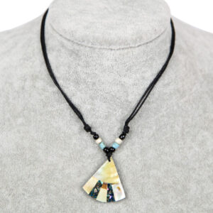 Ogrlice na konopu s trokutastom crno-bijelom školjkom (SET 4 kom.)