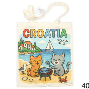 Bijela tote torba s mačkama koje roštiljaju na plaži, Croatia