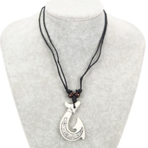 Ogrlice na crnoj špagi s natural i bijelom udicom (SET 12 kom.)