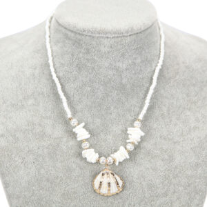 Ogrlice s bijelim perlicama i školjkom sa zlatnom bojom (SET 12 kom.)