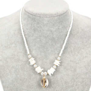Ogrlice s bijelim perlicama i školjkom sa zlatnom bojom (SET 12 kom.)